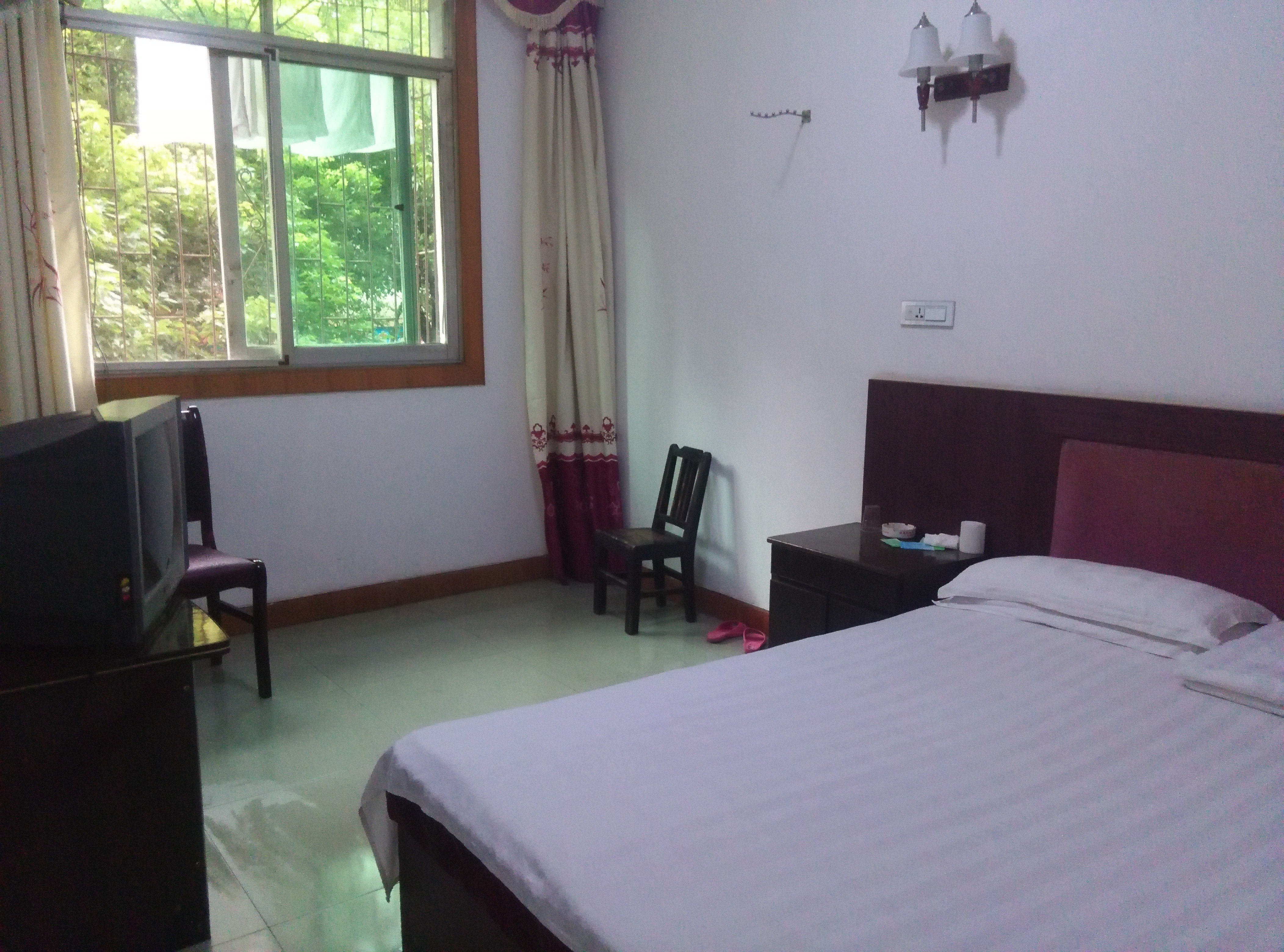 赤壁幸福宾馆 Red cliff happiness hotel