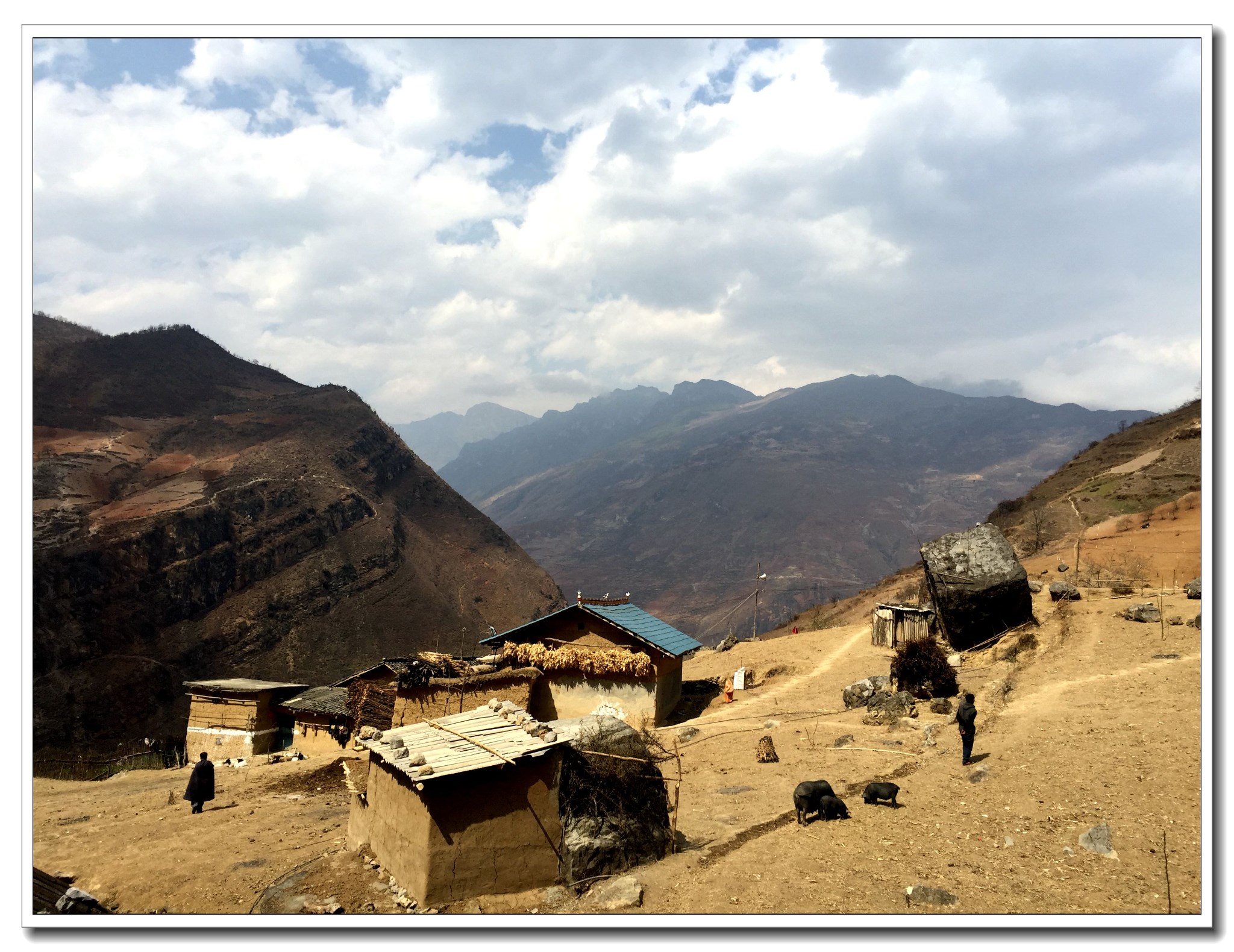 悬崖之上,云朵之间,是美丽的悬崖村落,凉山旅游攻略 - 马蜂窝