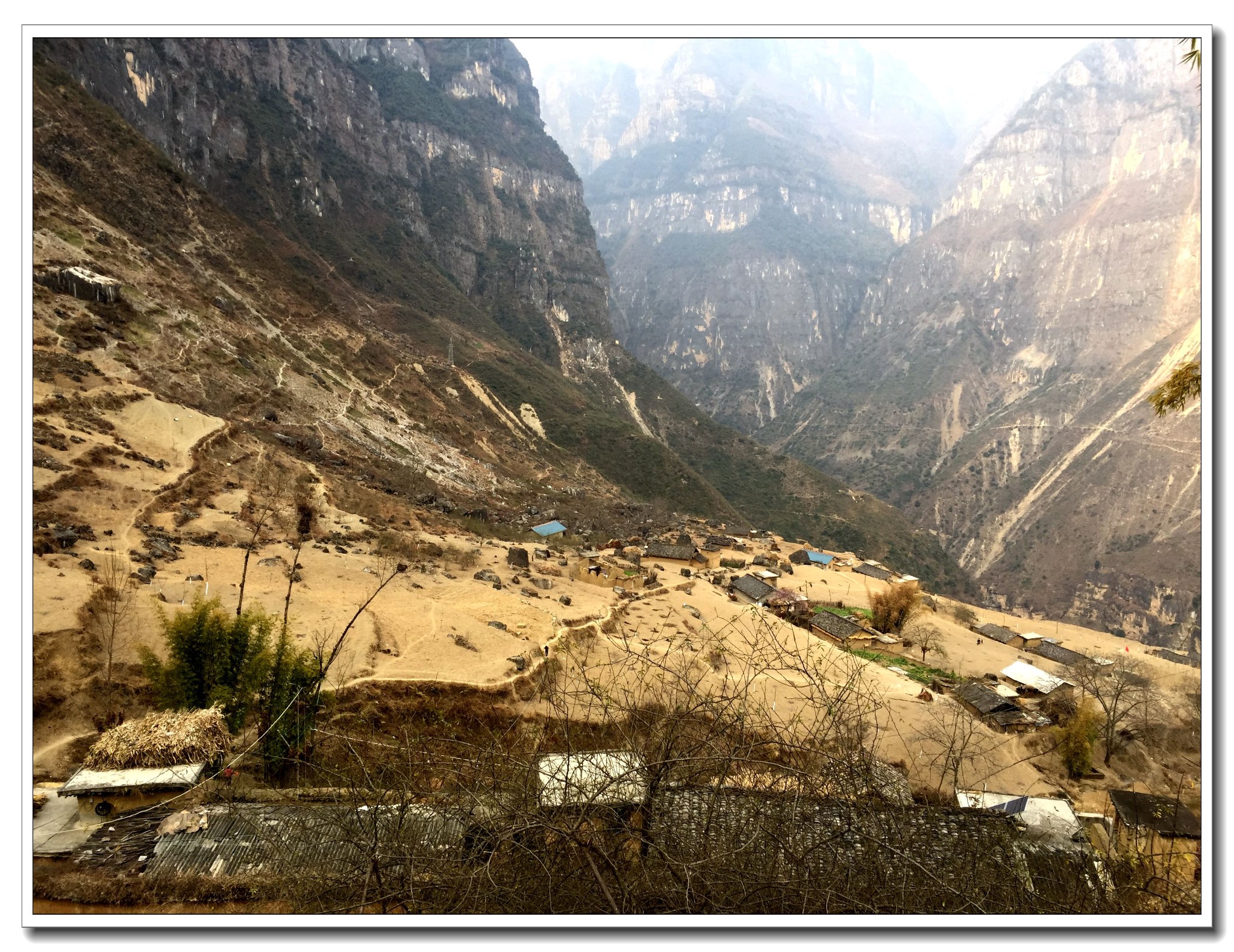 悬崖之上,云朵之间,是美丽的悬崖村落,凉山旅游攻略 - 马蜂窝