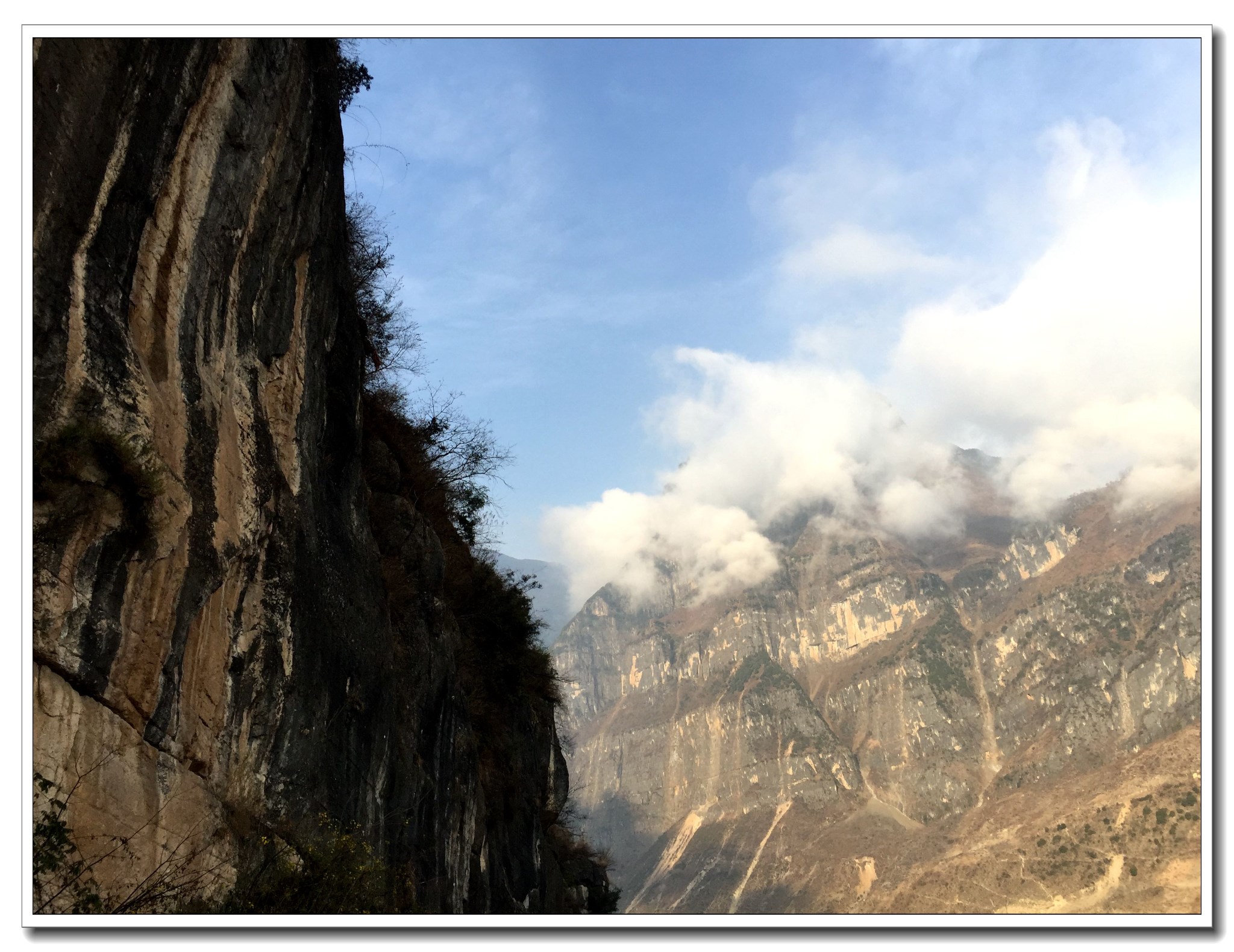 悬崖之上,云朵之间,是美丽的悬崖村落,凉山旅游攻略 - 马蜂窝