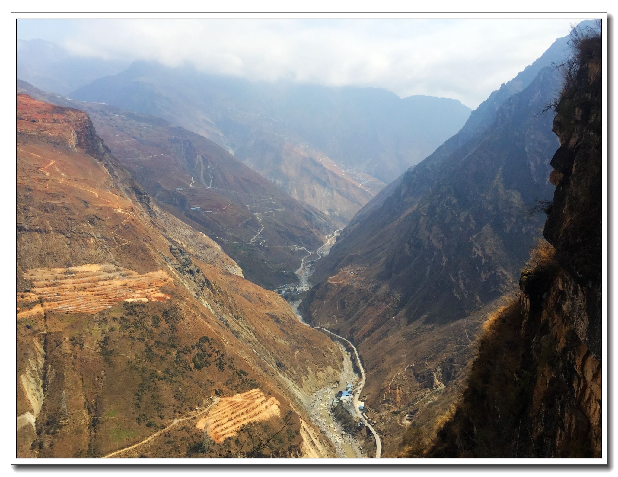 悬崖之上,云朵之间,是美丽的悬崖村落,凉山旅游攻略 - 马蜂窝