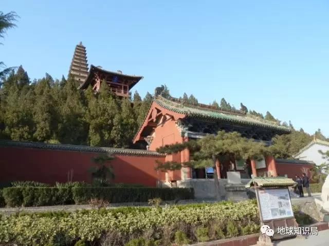 陶寺遗址分布在当地数十处,其中陶寺村附近一处龙山文化遗址规模最大