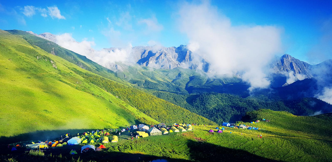 茂县九鼎山高山花海徒步露营2日游周末徒步露营最佳目的地