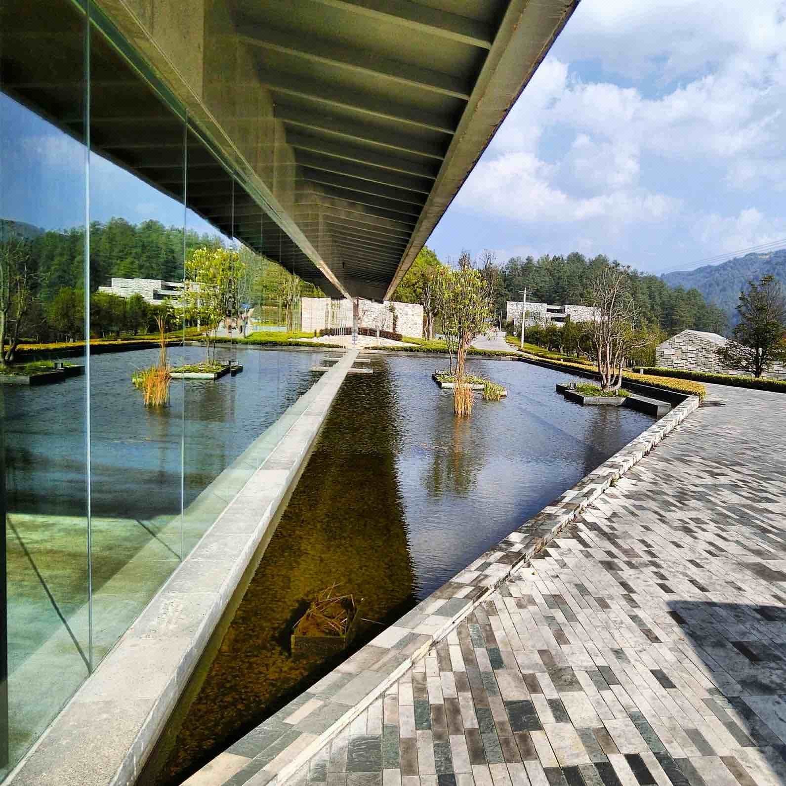 云南腾冲石头纪酒店2晚住宿套餐含高级温泉别墅接机一天用车腾冲任选1