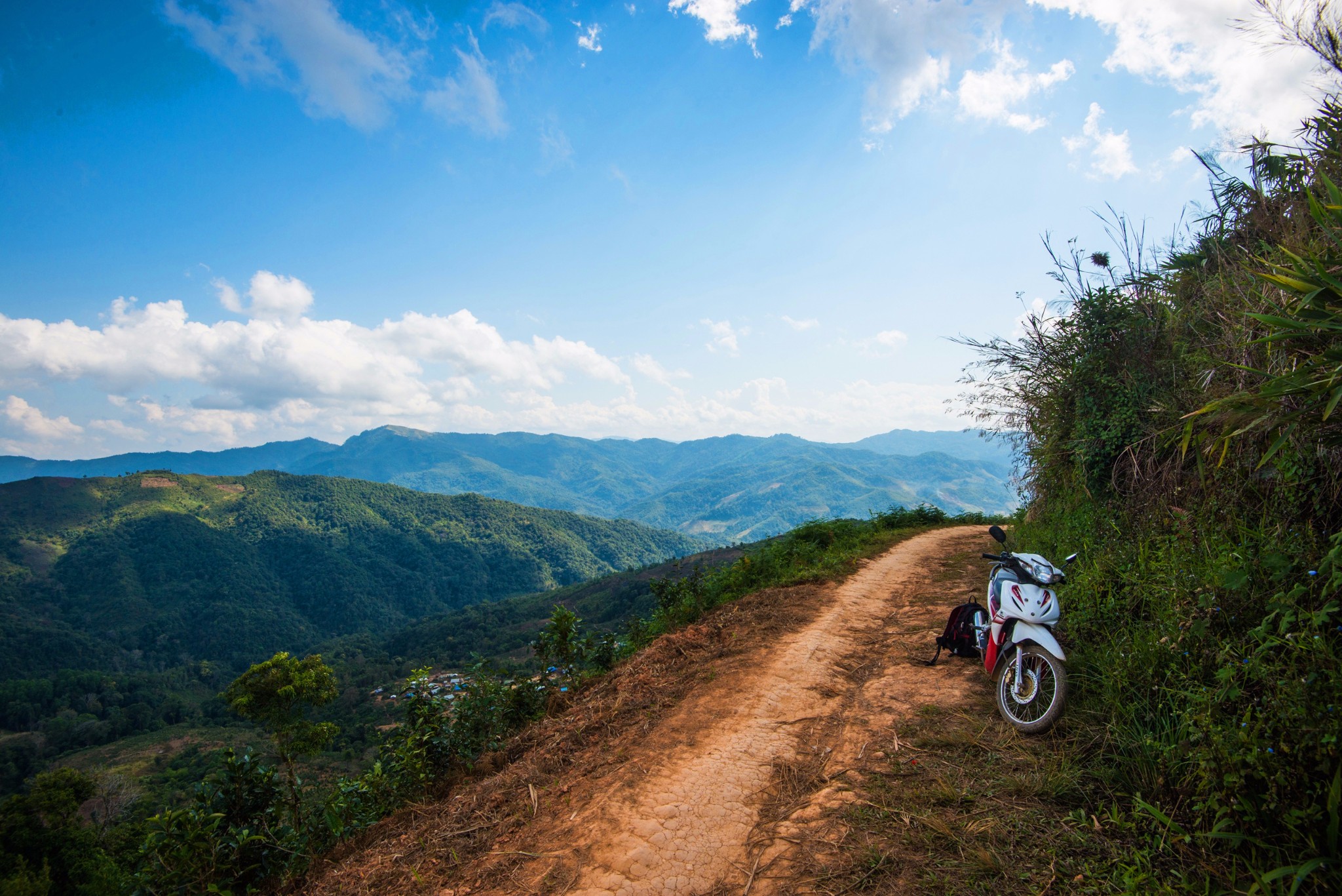 丰沙里老挝追云记寻找日出前的孤岛