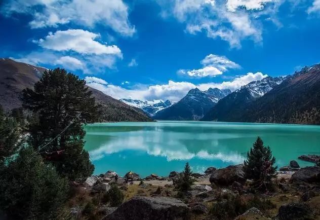 西部旅游康巴藏文化的缘起之地德格