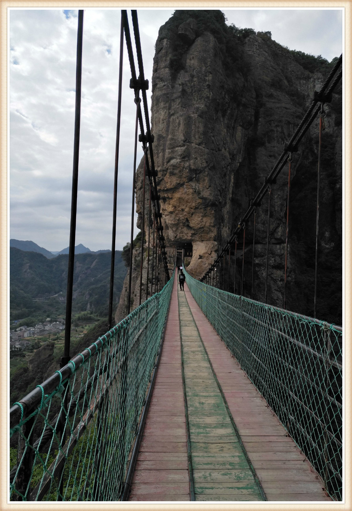 "聚仙阁""拳头峰""佛像"最外边的石块像不像一个佛面.