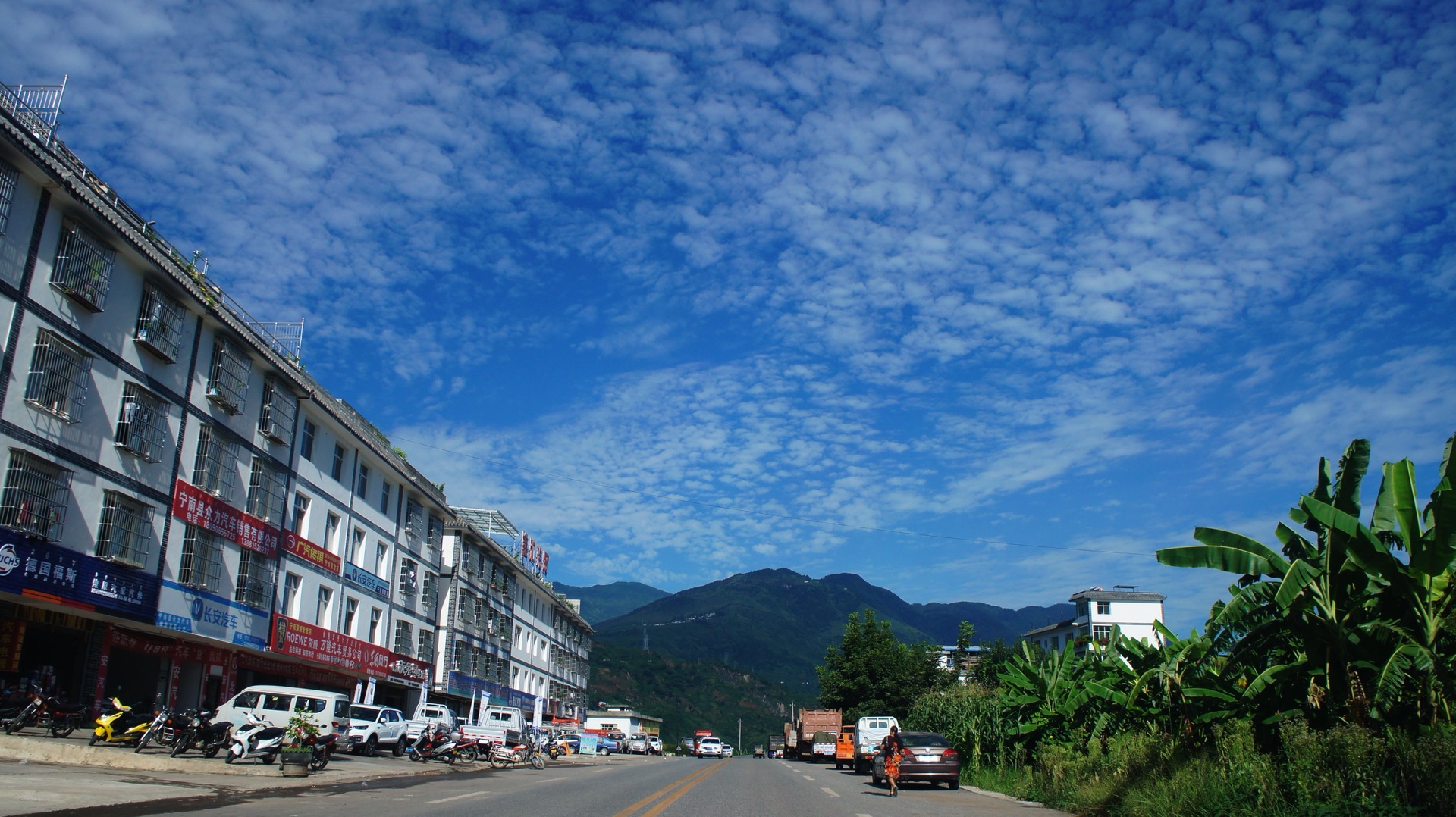 四川西昌昭觉县阿土列尔悬崖村