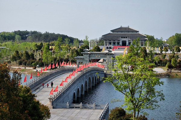 节,在海内外产生了强烈的影响,炎帝故里风景名胜区已成为炎黄子孙