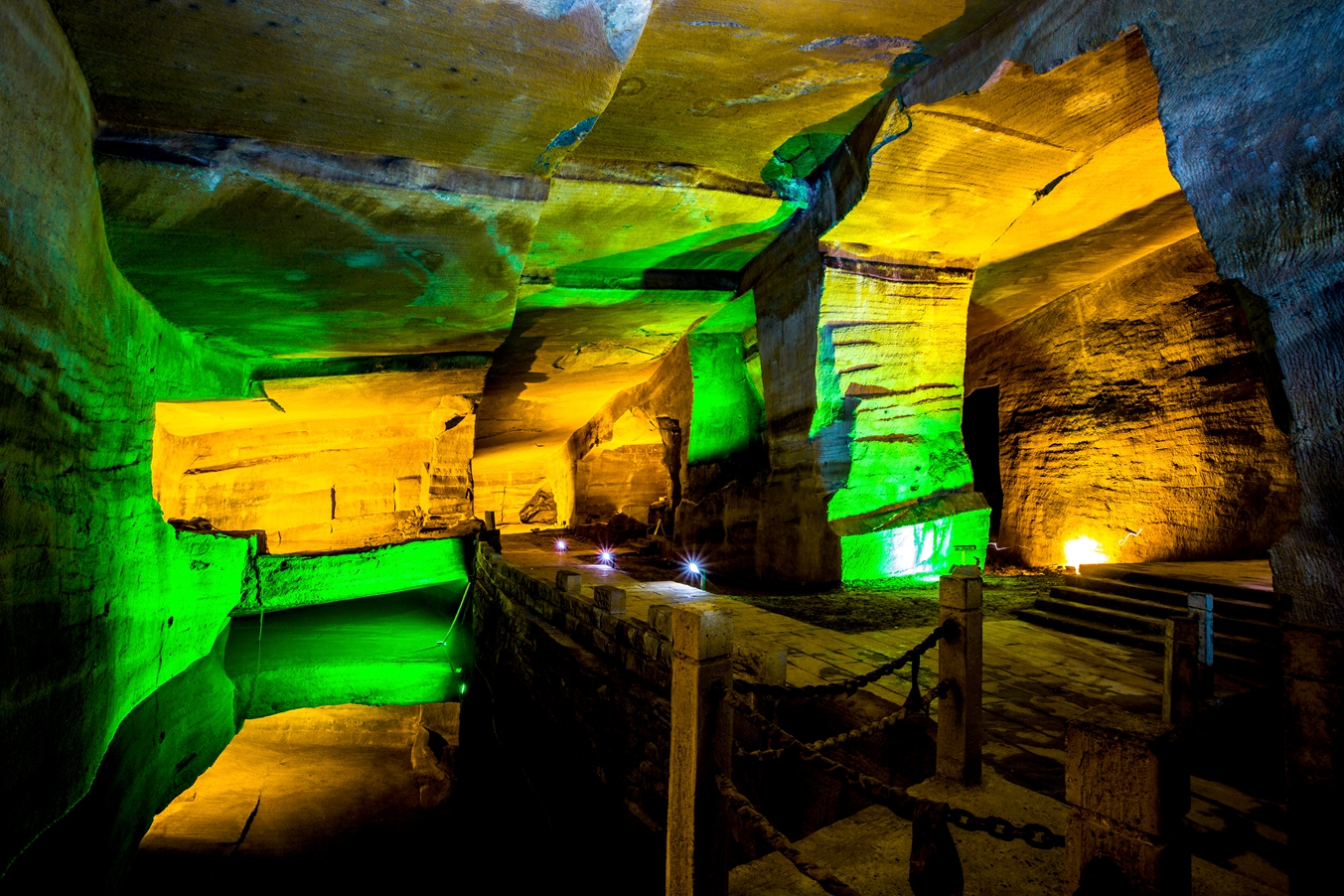 这个夏天去哪?来千古未解之谜的花山谜窟避避暑