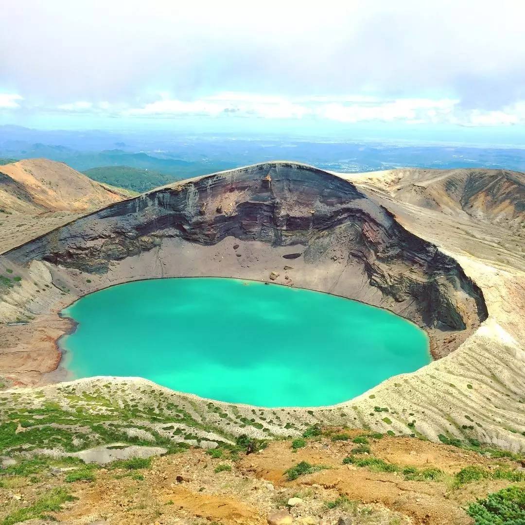 都覆盖着山地丘陵盆地,平原只在山间和沿海零散分布地图艺术家anton