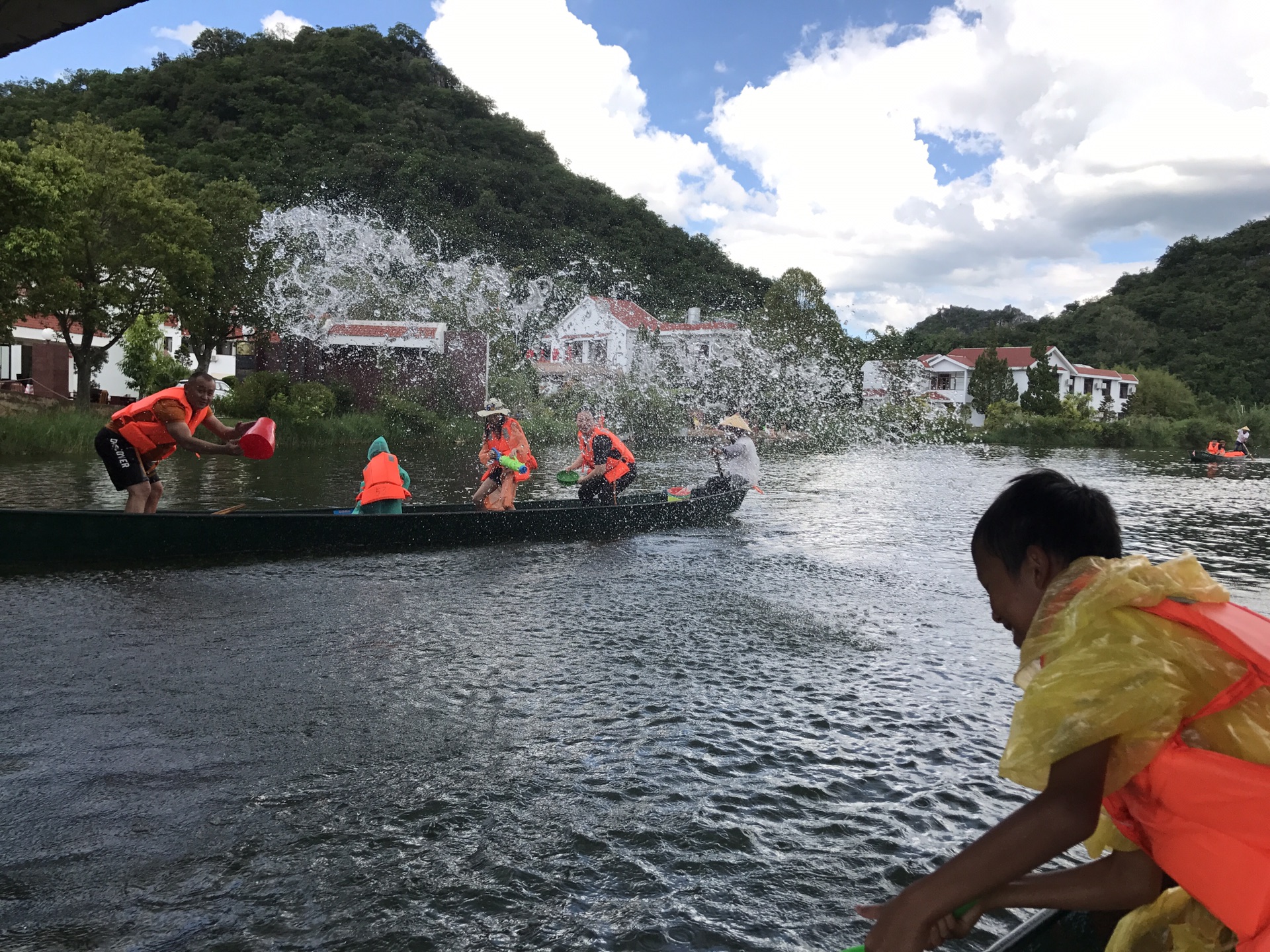 停戰時才能感受下身邊的美景 兩岸到處都是可以發呆的地方 文筆有限