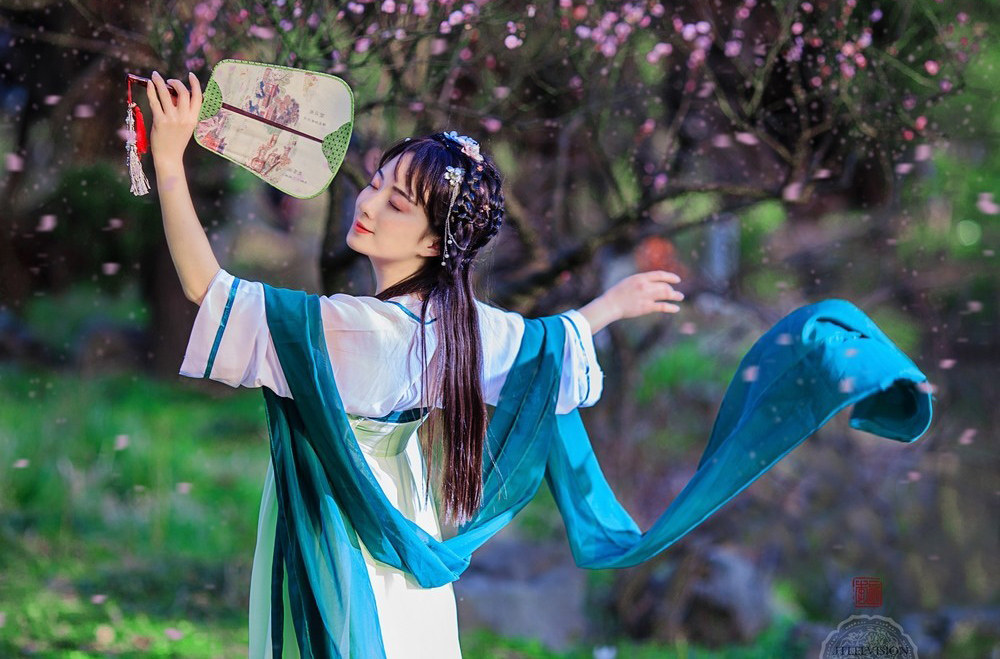 旅拍梅林似海暗香浮动赏千株梅花香雪海灵峰唯美汉服