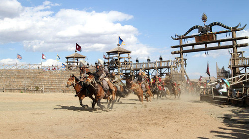 传奇表演赠198元皮手套300元电话购物卡精品小团免费学射箭穿蒙古族