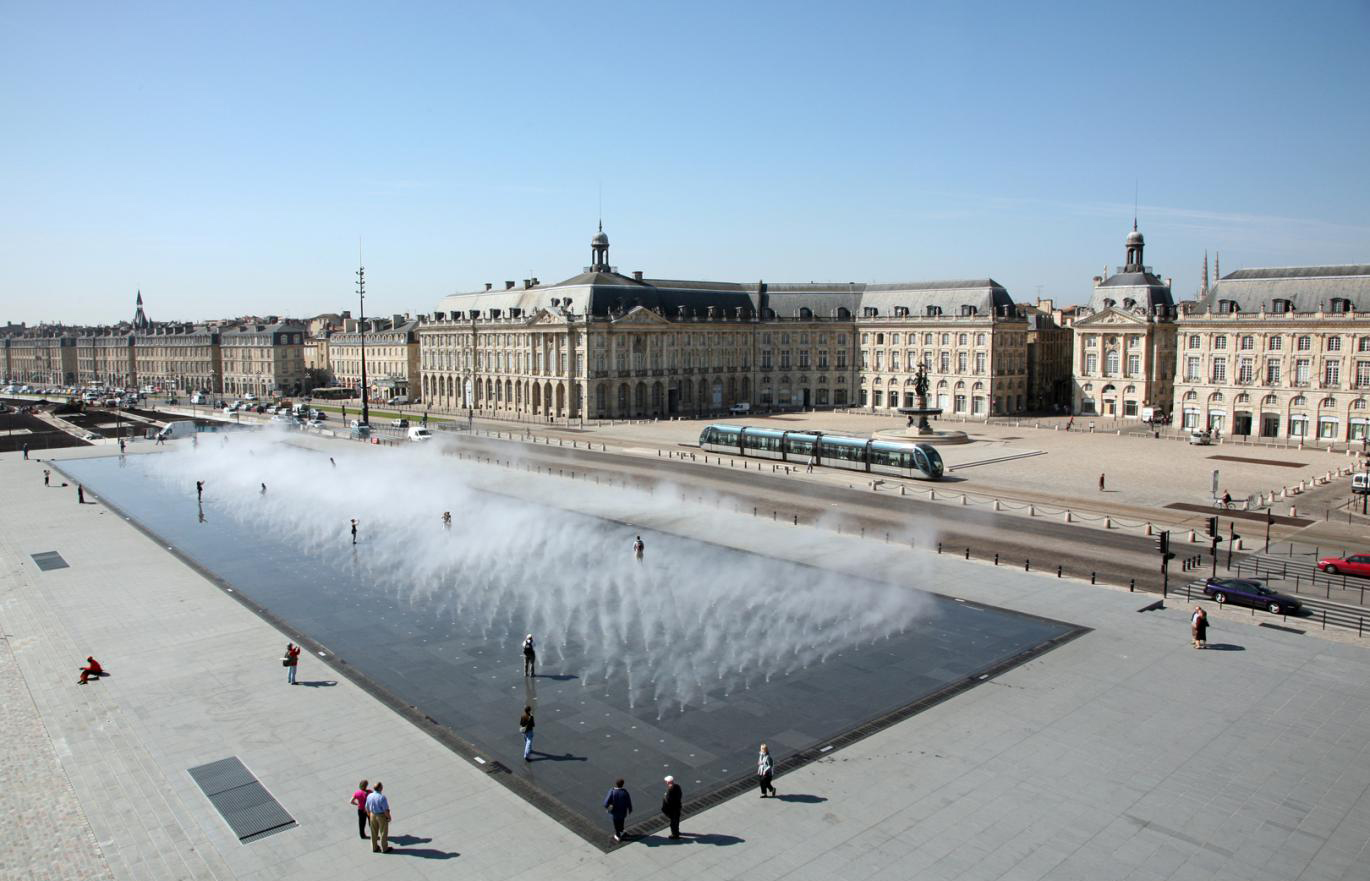 波尔多梅多克产区酒庄参观品酒水镜广场一日游中文司导酒店民宿接送