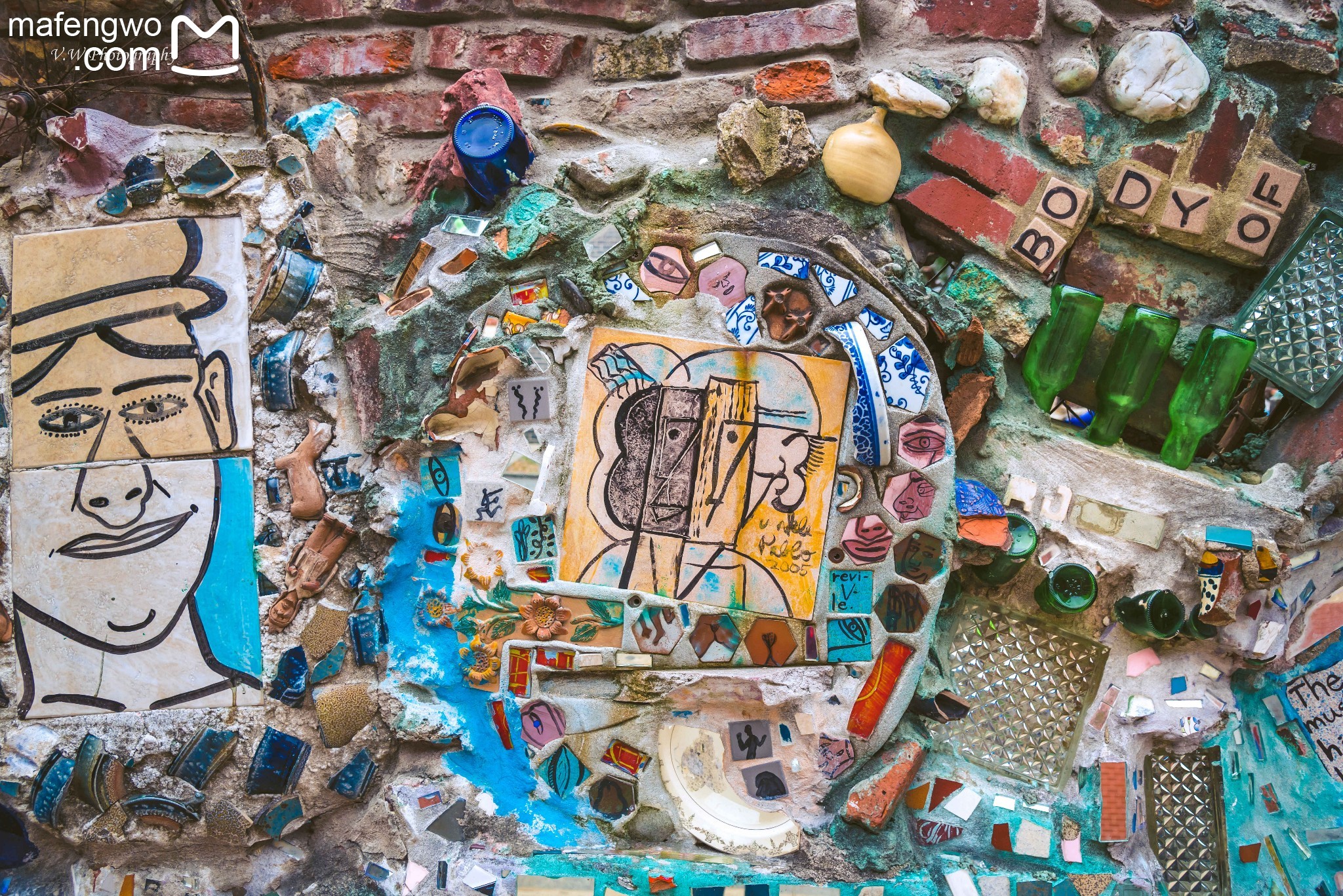 早上10点半, 费城的魔幻花园(magic gardens)开门了.