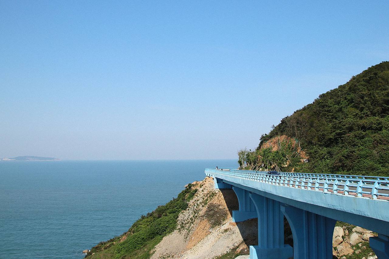 東山島一日遊邂逅蘇峰公路馬鑾灣海濱景區風動石中馳古堡花海