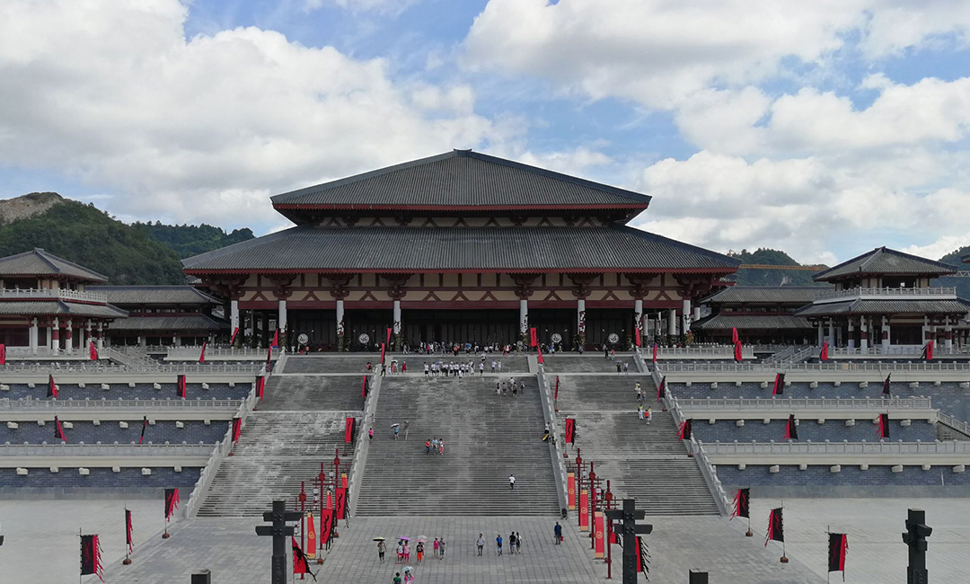 都匀影视城主要以秦汉时期到建筑风格为主,在皇宫区建有未央宫,长乐宫