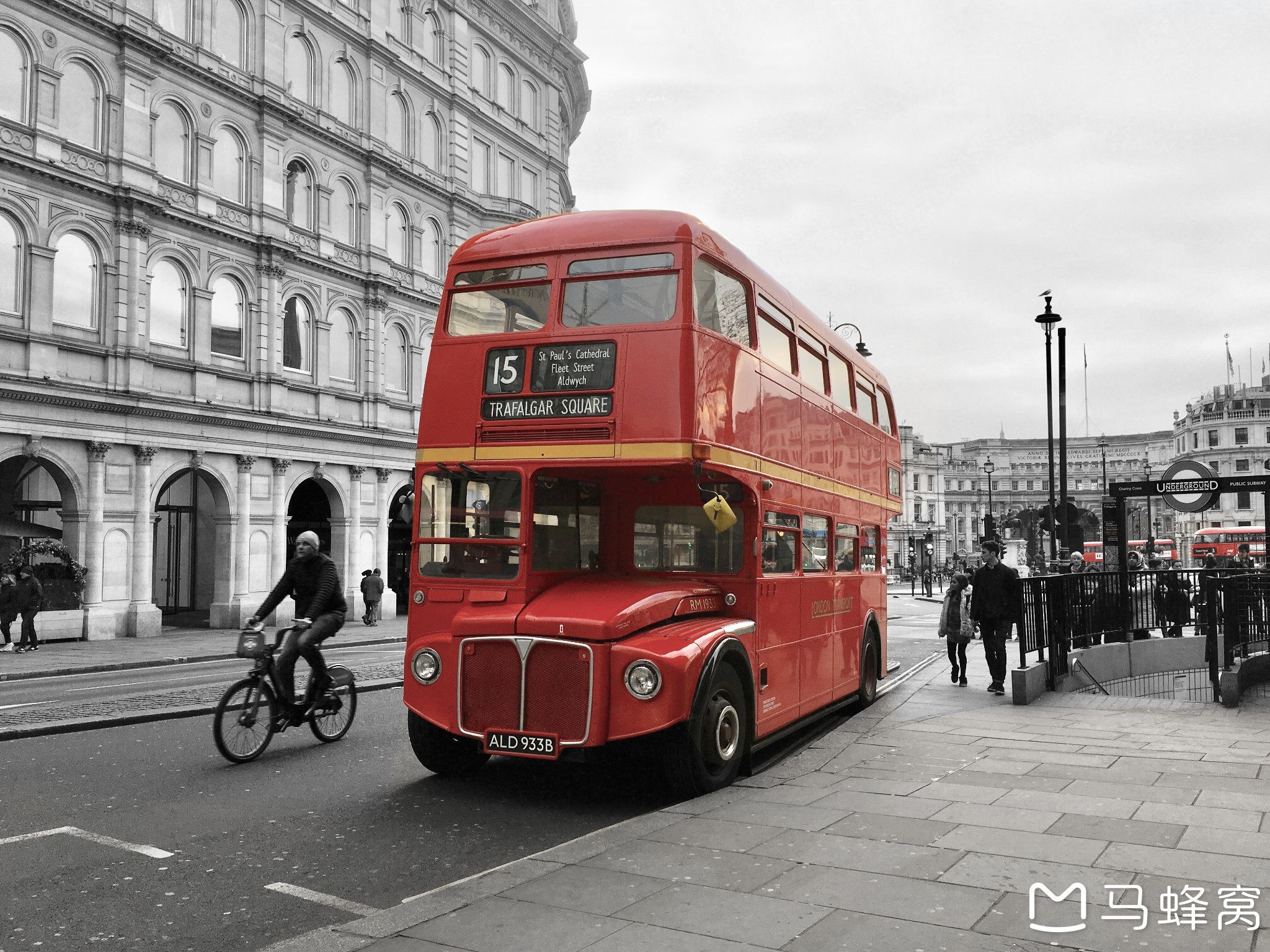 红色双层巴士上的london style_游记