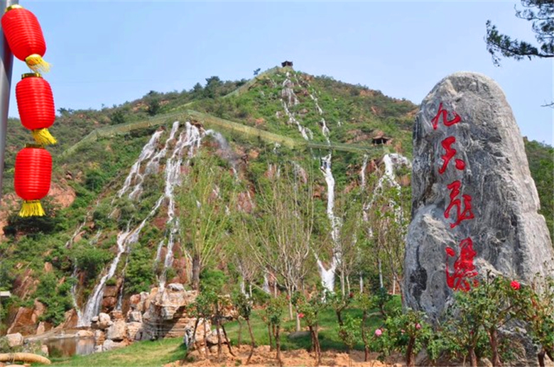 亮点四:品西柏坡特色地方菜亮点三:住宿红崖谷景区内古镇四星客栈,赏