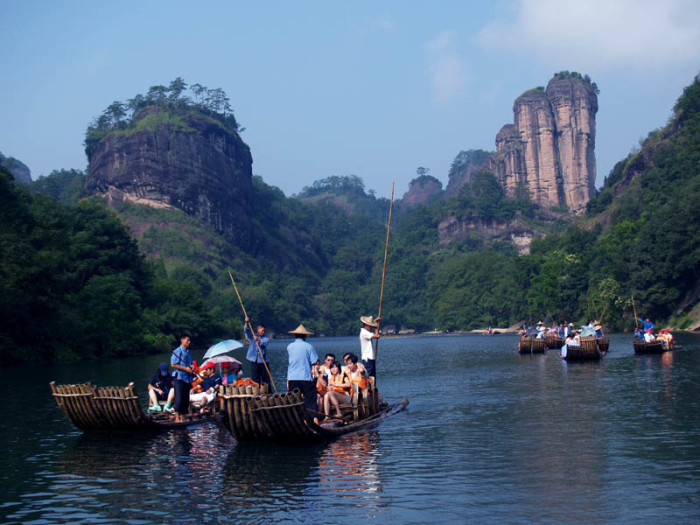 旺季去武夷山的九曲溪竹筏漂流是否需要提前预定? - 马蜂窝