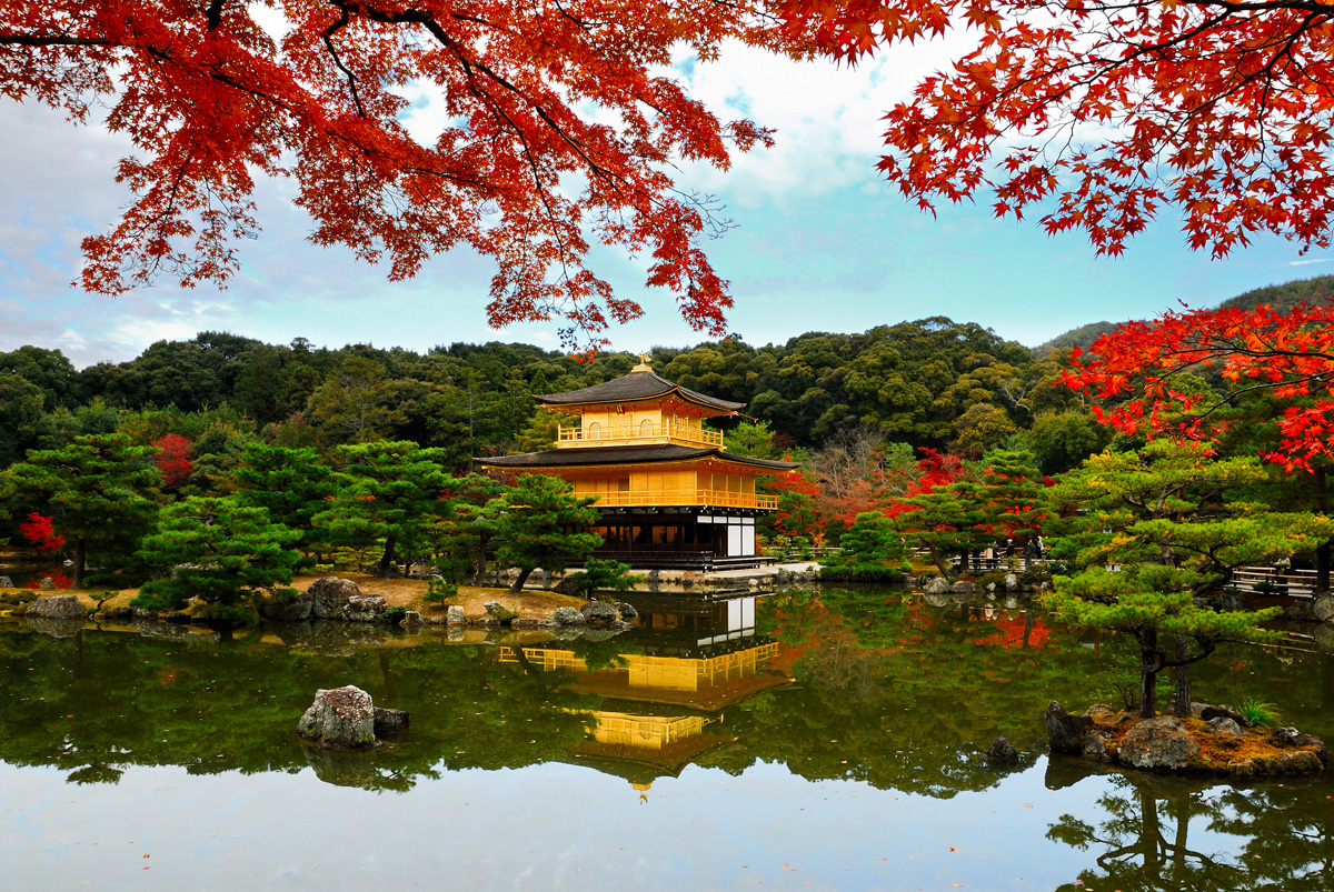 金阁寺,正式名称为鹿苑寺,位于日本国京都府京都市北区,是一座临济宗