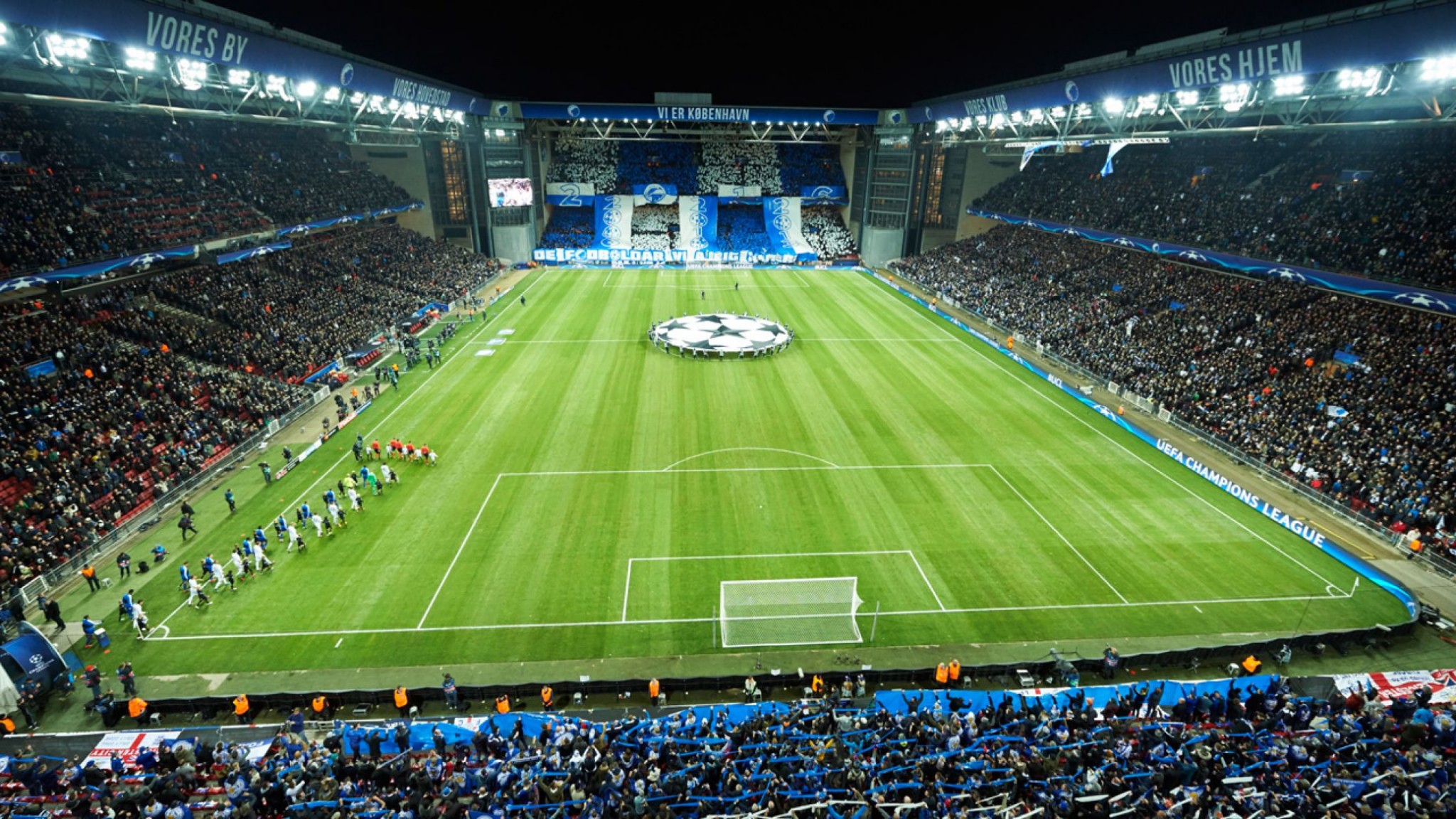               :摄于丹麦帕肯球场