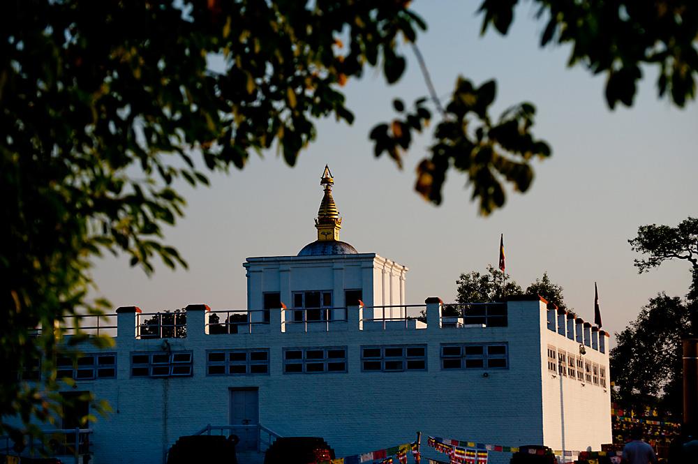 buddha maya garden hotel 或 同級早餐後參訪佛陀出生地遺址藍毗尼園