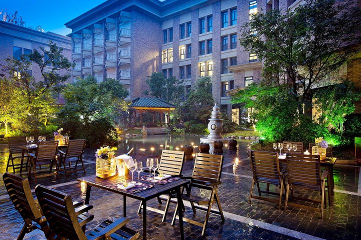 南京绿地御豪温泉酒店1晚住宿套餐含二日无限次汤山御豪温泉门票2张