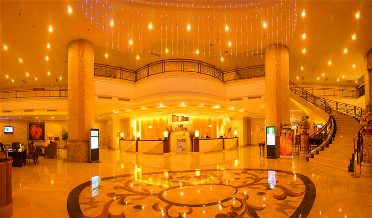 东莞喜悦酒店标准房 玻璃桥 龙凤山庄观光 梦幻乐园(婚庆浪漫游乐主题