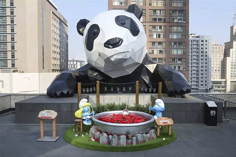 太古里熊猫雕塑图片