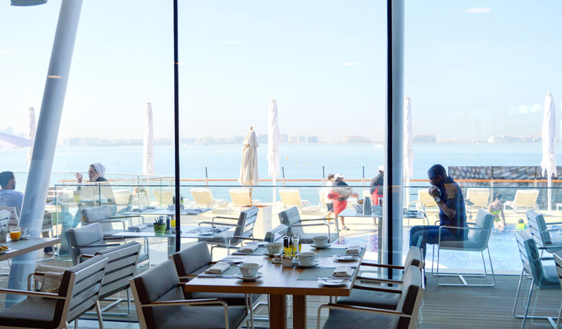 迪拜七星帆船酒店坐享海景池畔餐厅 【bab al yam】(欧洲美食主题