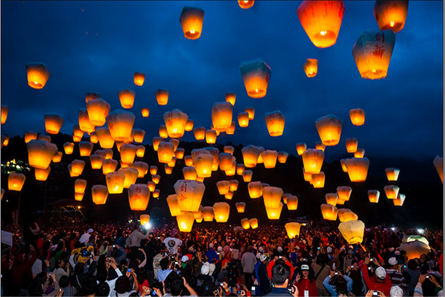 台北九份野柳公园九份老街猫村平溪天灯拼车一日游每日必发上门接送