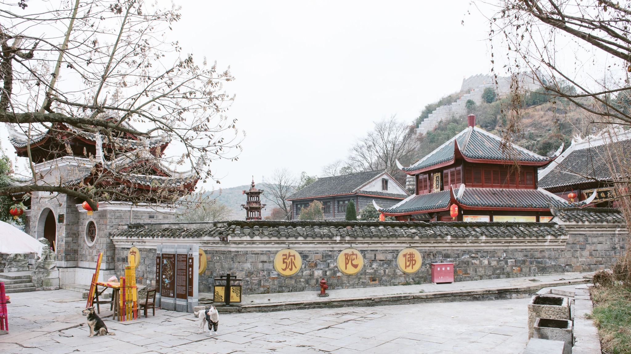 青岩古镇 自由行攻略                      迎祥寺的山门精妙至极.