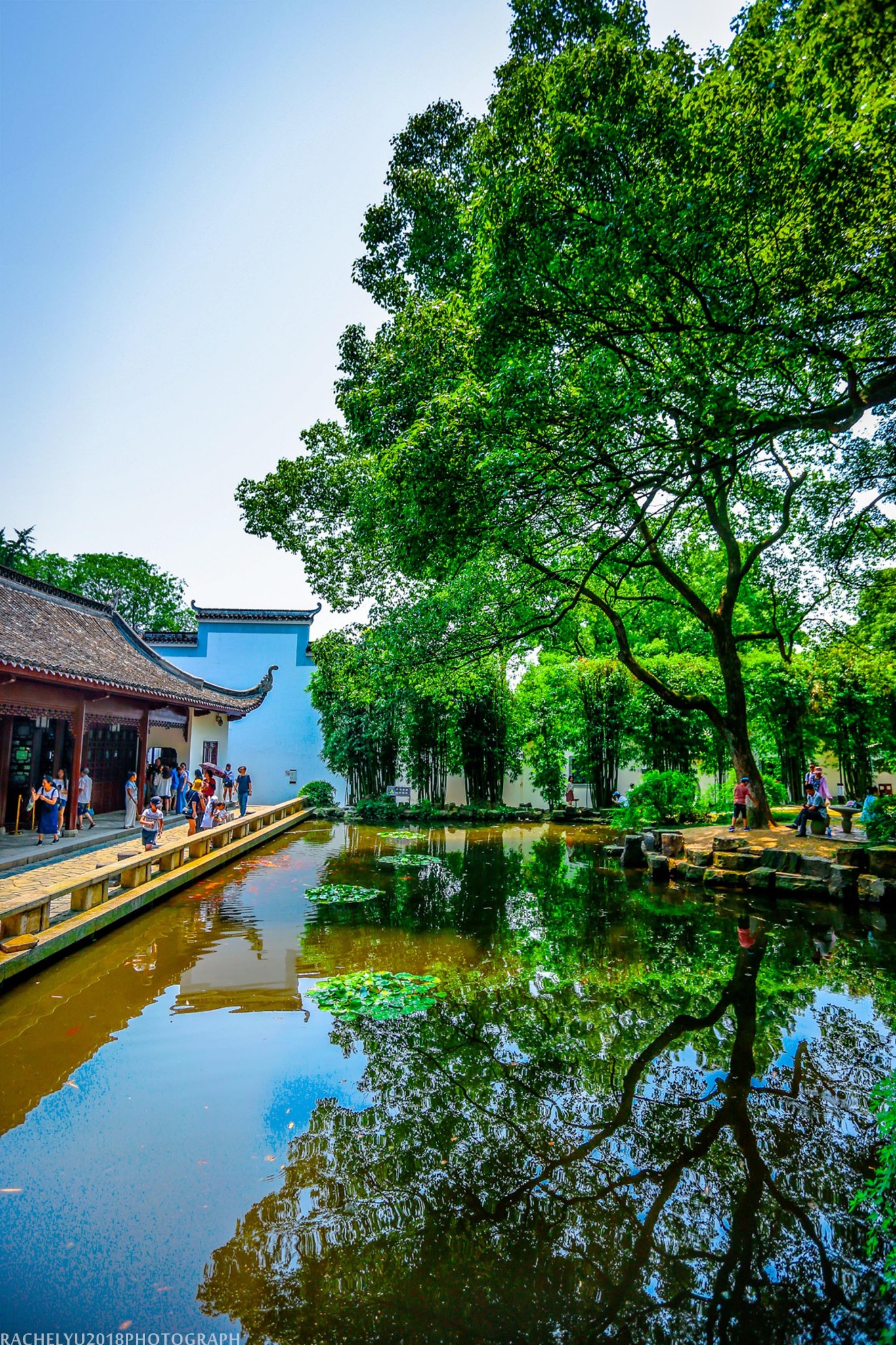 地址:湖南省长沙市岳麓区河西岳麓山东方红广场前行100米20075