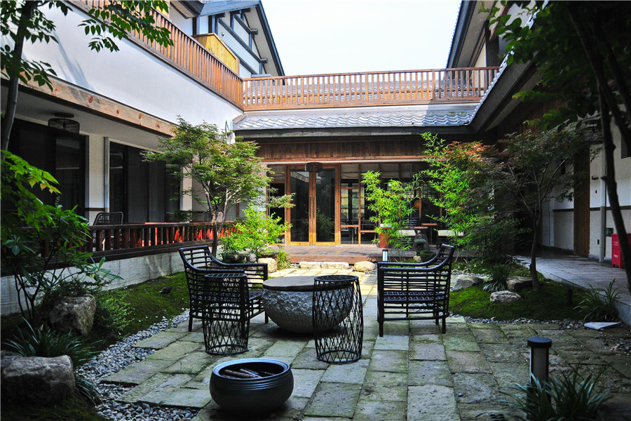 拈花客栈住宿1晚含双早拈花湾门票2张景区内小火车2份小罐花1份下午茶