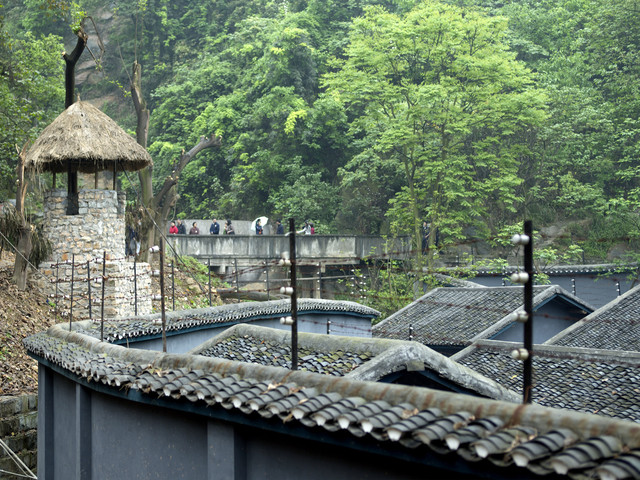 武隆天生三桥-龙水峡地缝双飞4日包团定制游(山城重庆 逛天福官驿 观