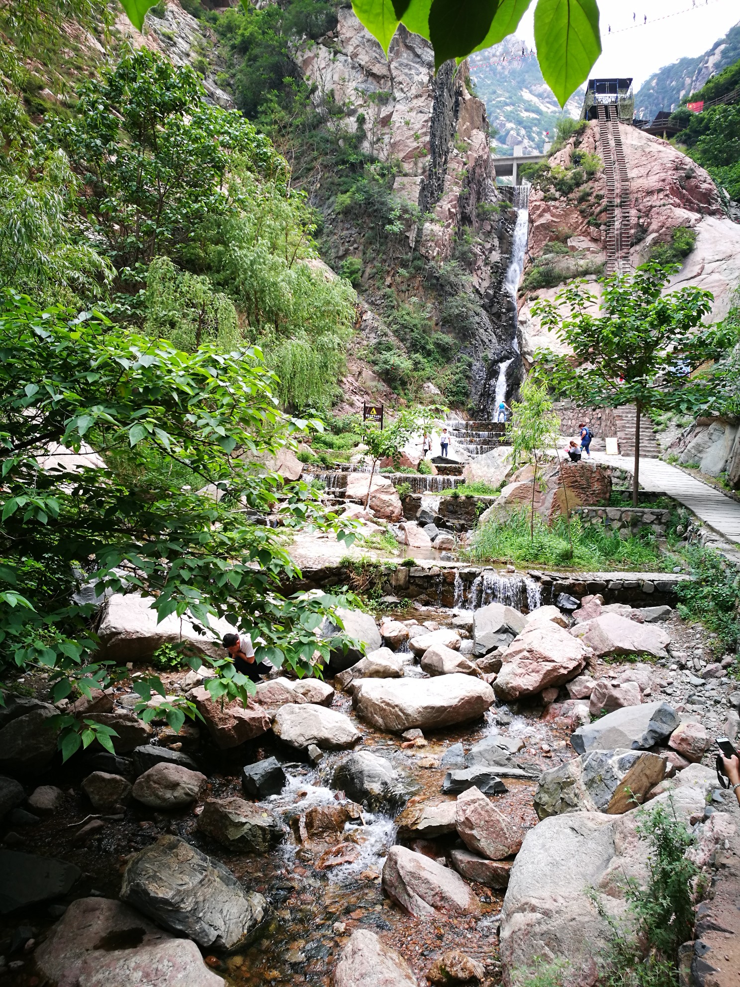 中條山神潭大峽谷是當年抗擊日寇的地方,如今是旅遊的最佳去處之一.