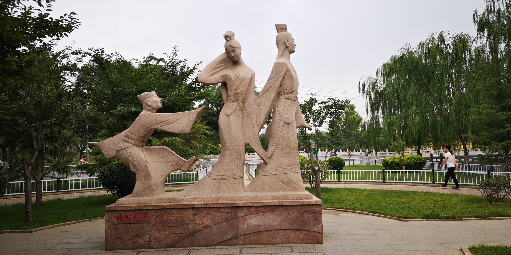 邯郸学步雕塑图片