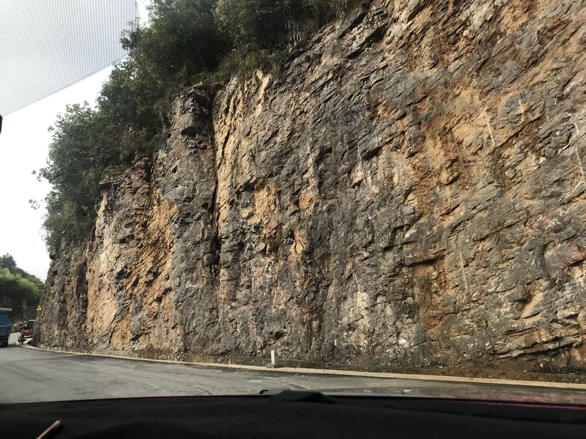 中国仙本那恩施鹤峰县屏山躲避峡谷的探险