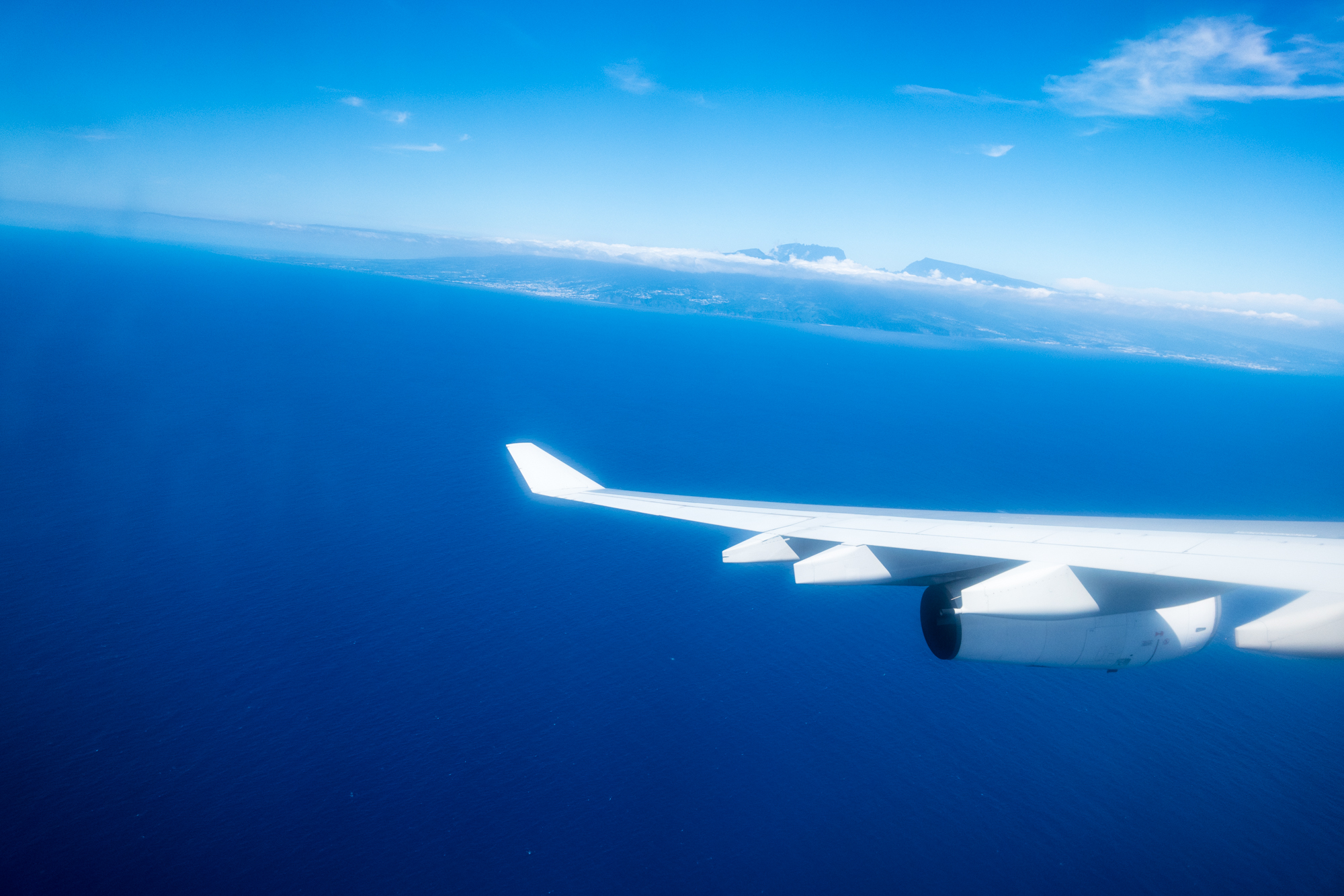 好了我们开始吧～ 南半球航空,旅行狮飞达留尼汪 经过一夜的飞行,远方