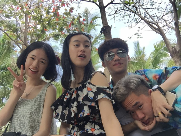 美女帅哥畅游三亚