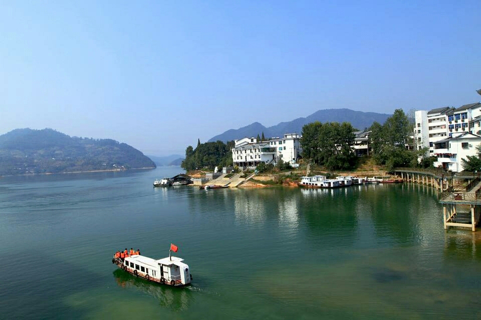 黄草镇金牛岛东江湖南入口