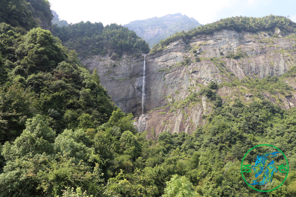 庐山秀峰-疑是银河落九天