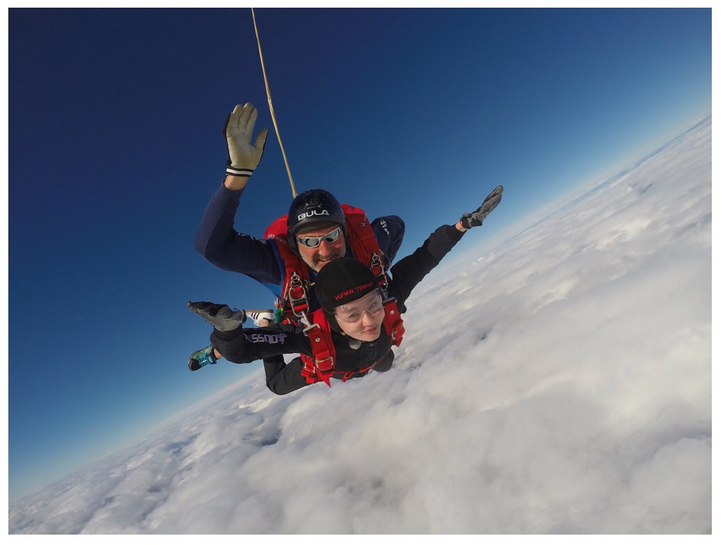 泰國芭提雅skydiving,回應那句你咋不上天呢?