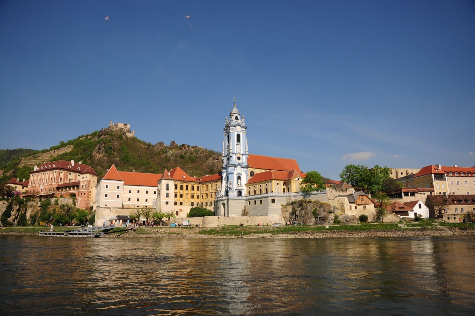 奥地利施皮茨小镇：多瑙河最美是瓦豪河谷，这里有瓦豪河谷最好的葡萄酒