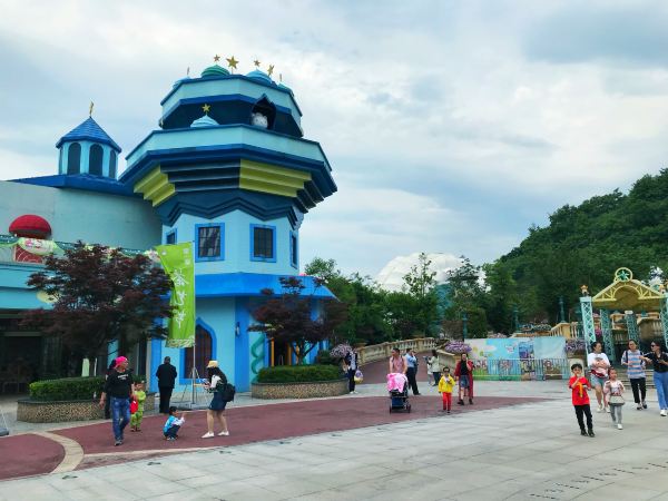 项目由日本三丽鸥株式会社和美国hettema公司共同设计.