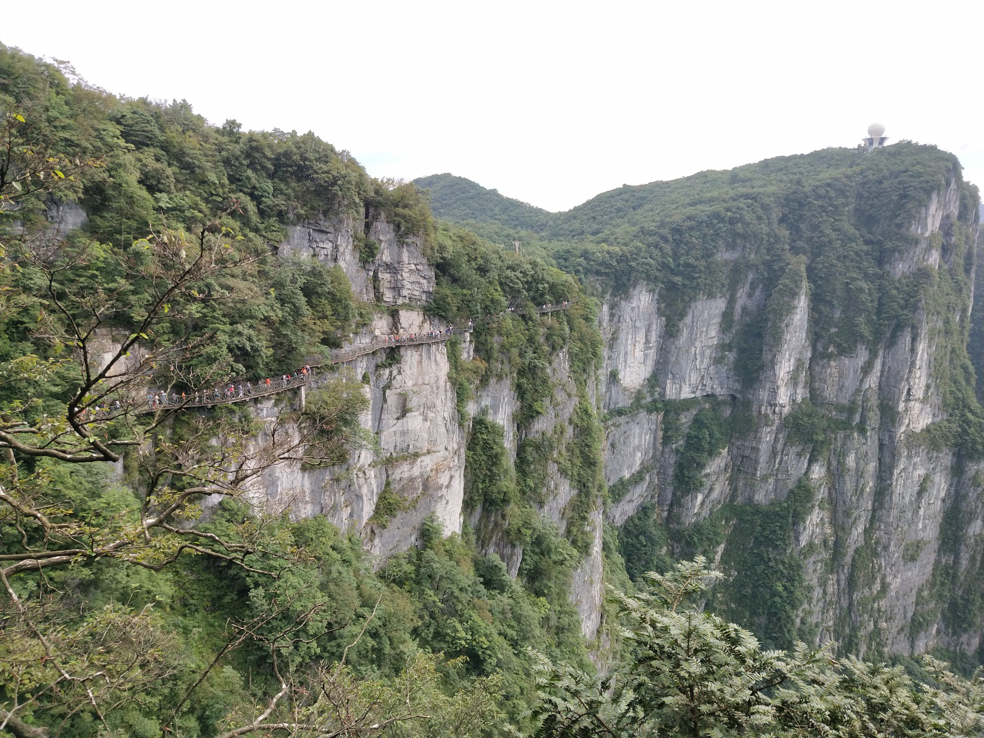 天門山的玻璃棧道