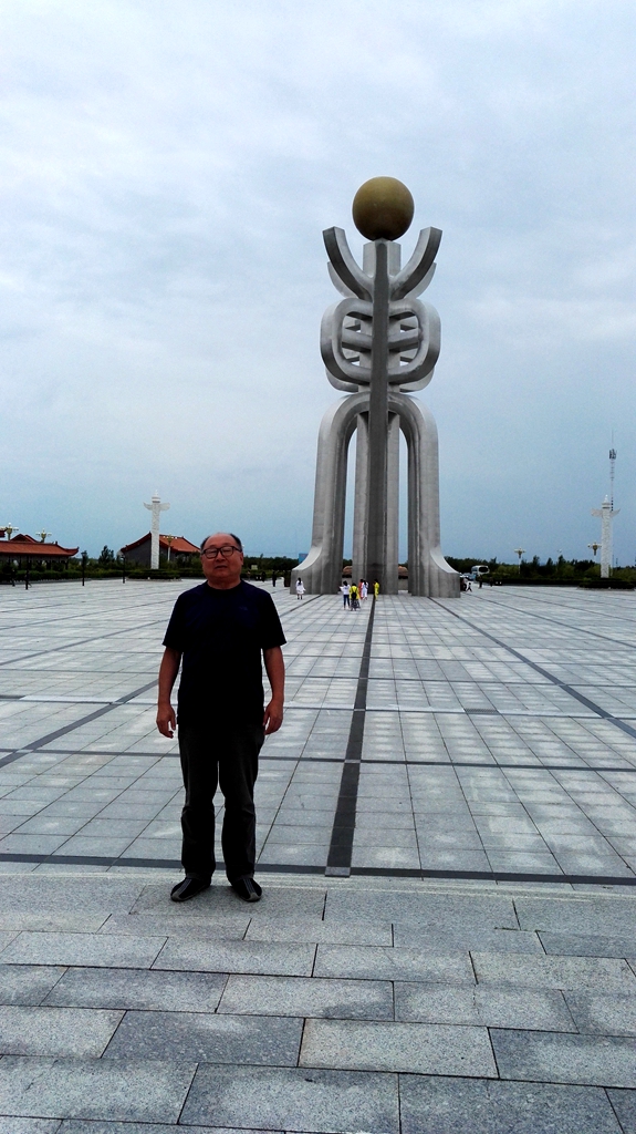 太阳广场,矗立着中国东极极标雕塑,抚远旅游攻略 - 马蜂窝