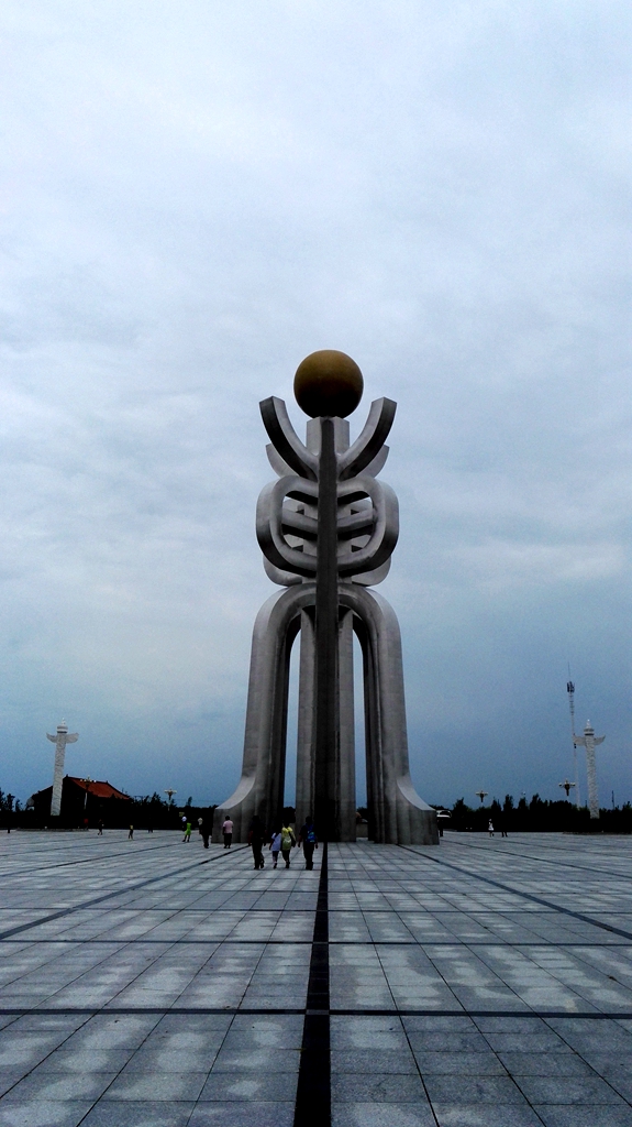 太阳广场,矗立着中国东极极标雕塑,抚远旅游攻略 - 马蜂窝